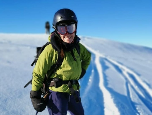 Esther-Snowboarding-Klein